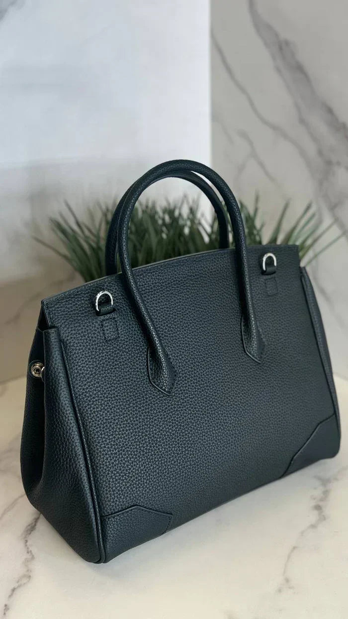 Evina Blackwood Carry